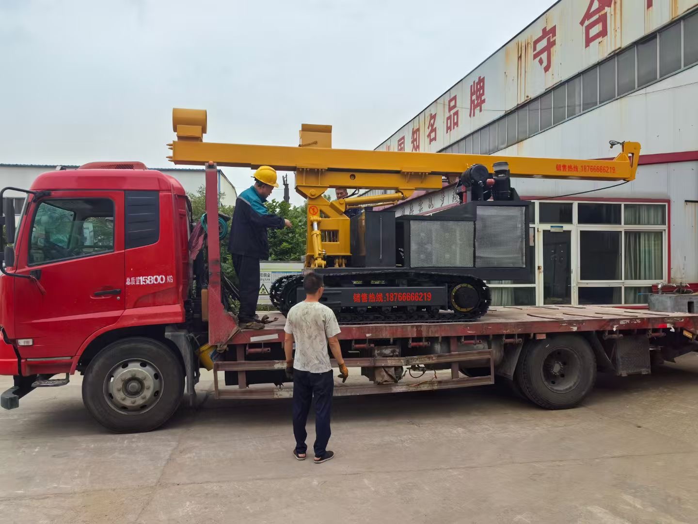 钢铁机械启新篇，光伏打桩机奔赴工地现场